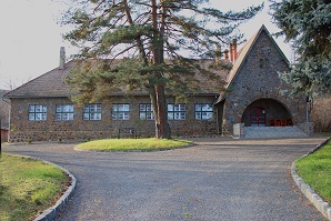 Liget Szálló, Uzsa