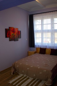 Liget Szálló, Uzsa