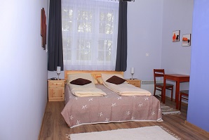 Liget Szálló, Uzsa