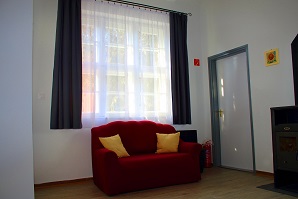 Liget Szálló, Uzsa