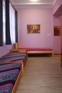 Liget Szálló, Uzsa