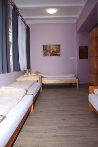Liget Szálló, Uzsa