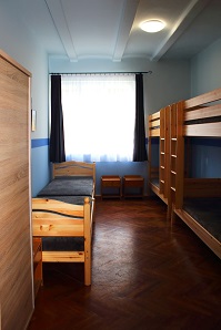 Liget Szálló, Uzsa