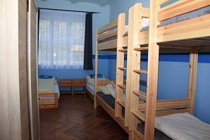 Liget Szálló, Uzsa