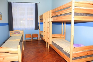 Liget Szálló, Uzsa