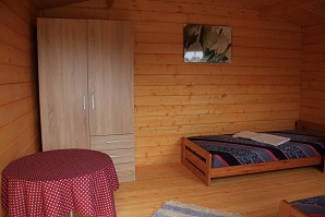Liget Szálló, Uzsa