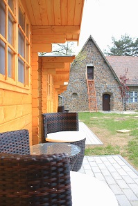 Liget Szálló, Uzsa