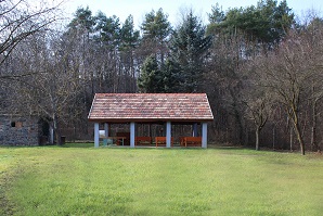 Liget Szálló, Uzsa