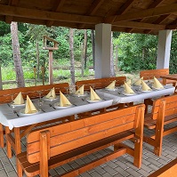 Liget Szálló, Uzsa