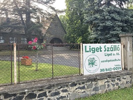 Liget Szálló, Uzsa