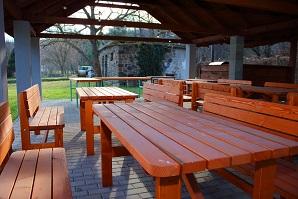 Liget Szálló, Uzsa