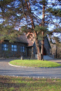 Liget Szálló, Uzsa