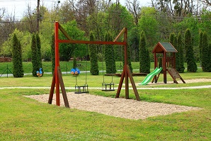 Liget Szálló, Uzsa