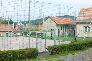 Liget Szálló, Uzsa